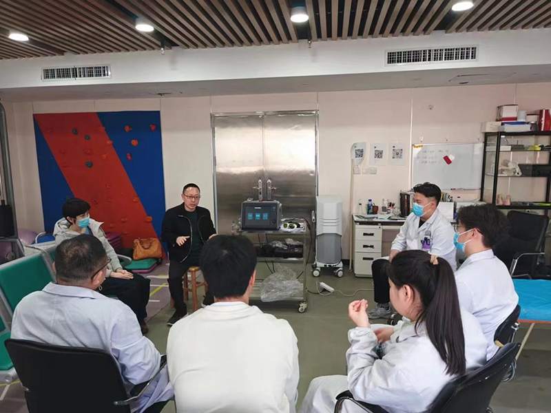 PBM ဆေးဘက်ဆိုင်ရာလေဆာနှင့် Wuhan ပြည်သူ့ဆေးရုံသည် Physiotherapy Laser တွင်ပူးပေါင်းဆောင်ရွက်သည်။